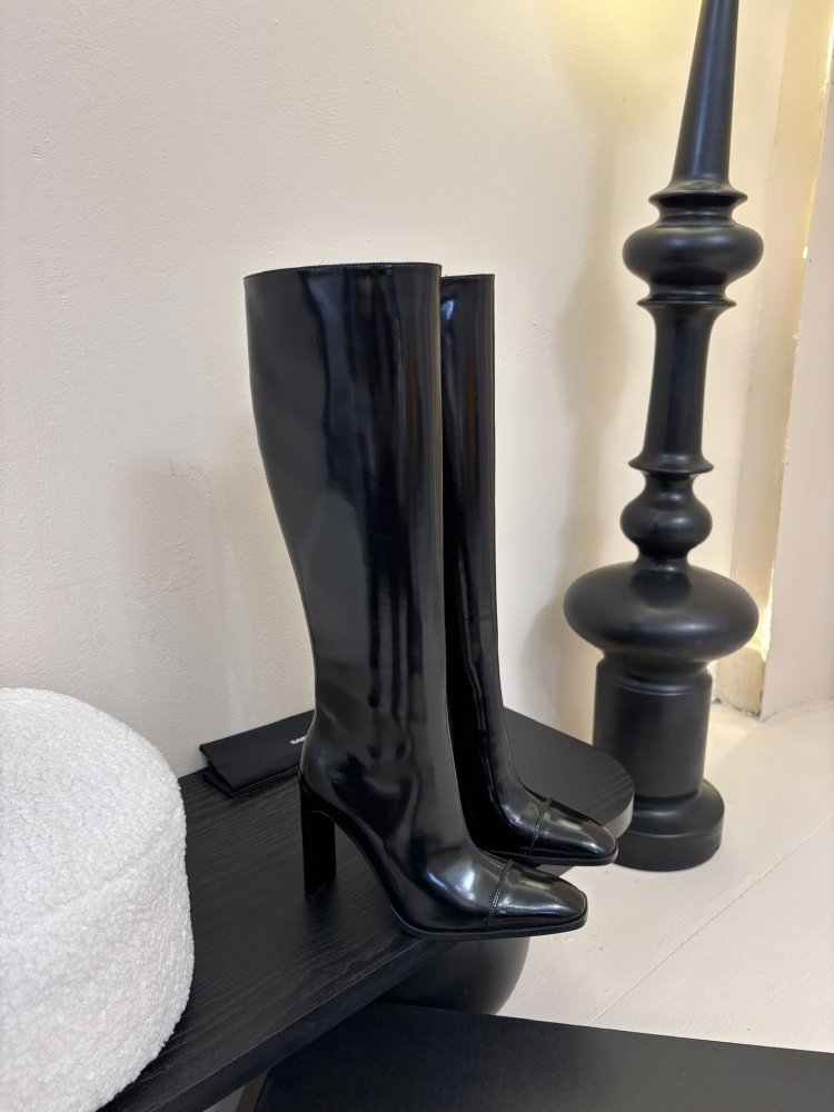 Сапоги женские фото 2