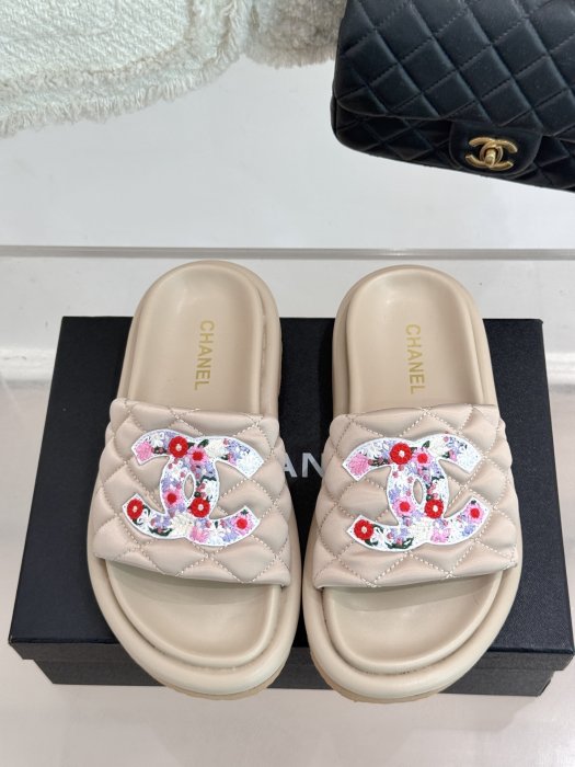 Шлепанцы фото 4