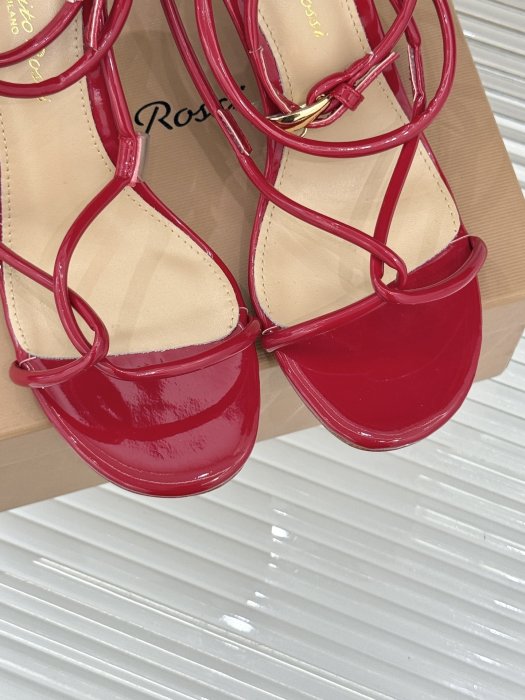 Босоніжки на шпильці фото 7