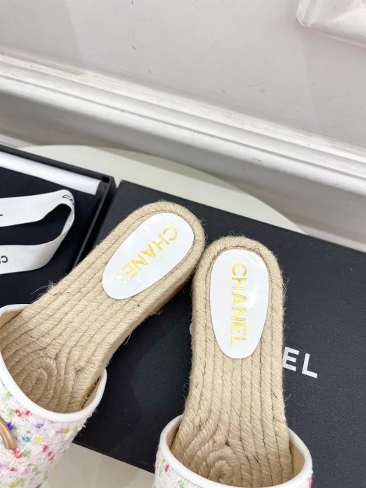 Шлепанцы женские фото 8