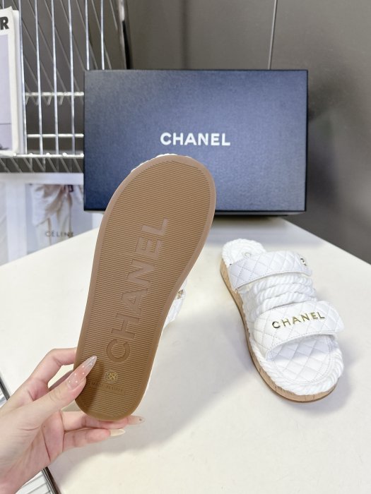 Шлепанцы женские фото 9