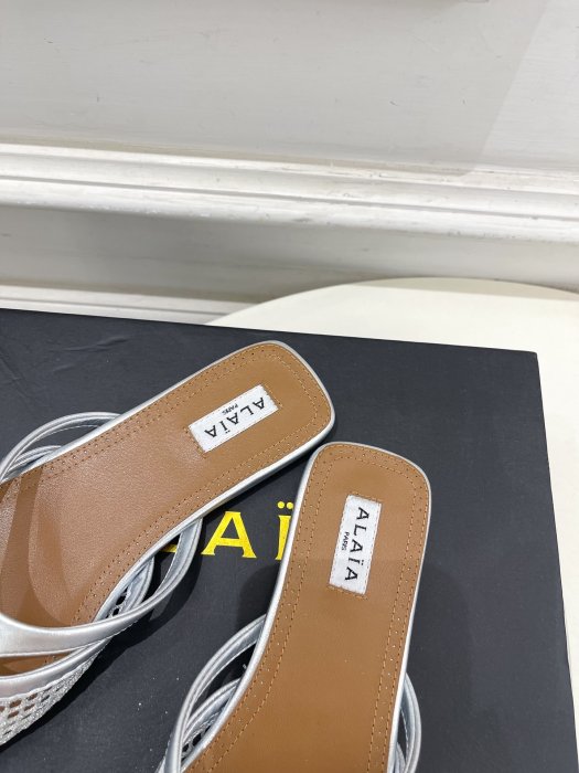 Шлепанцы женские фото 6