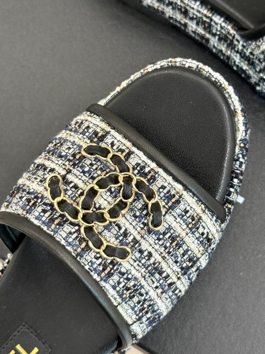 Шлепанцы женские фото 7