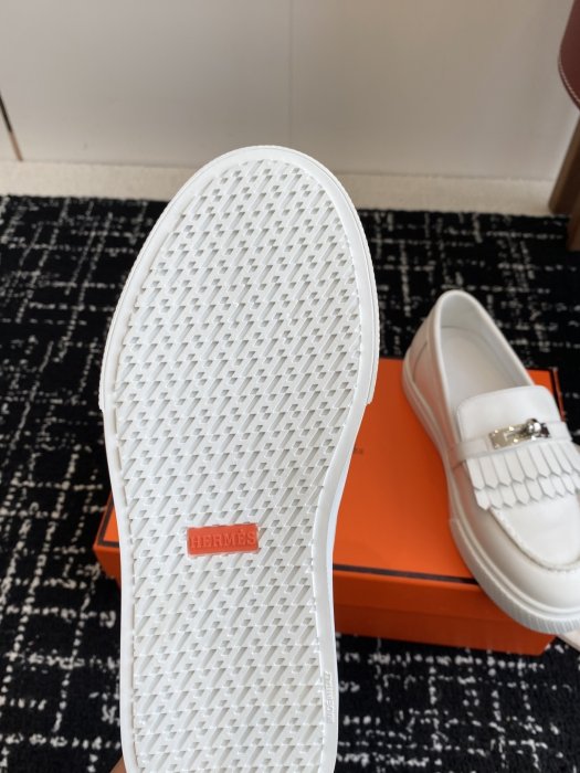 Лоферы кожаные женские фото 9