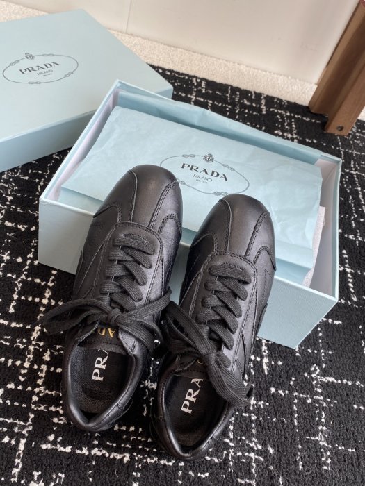 Кроссовки женские фото 4