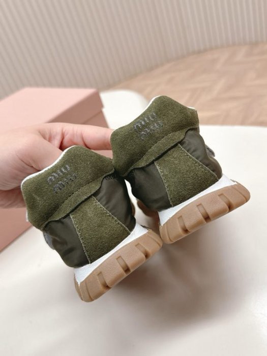 Кроссовки женские фото 2