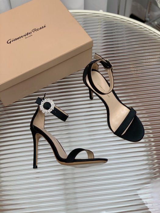 Босоножки фото 5