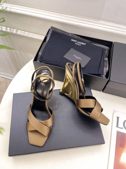 Босоножки фото 6