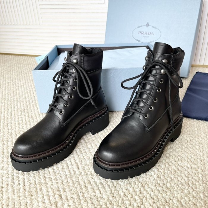 Boots women's