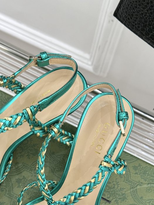 Босоножки фото 8