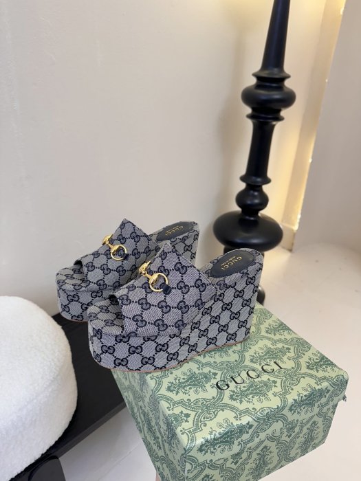 Босоножки фото 5