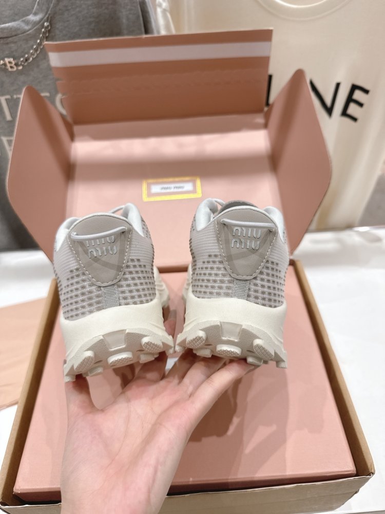 Кросівки жіночі фото 8