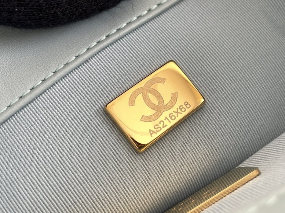 Сумка Chanel C19, светло-голубая, двухцветная фурнитура Series 30 фото 9