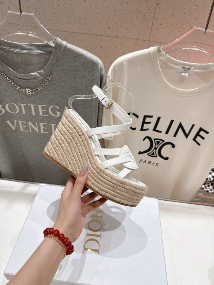 Сандалі жіночі фото 5