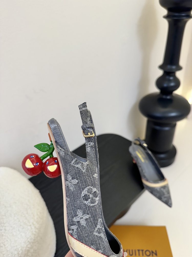 Босоніжки фото 9