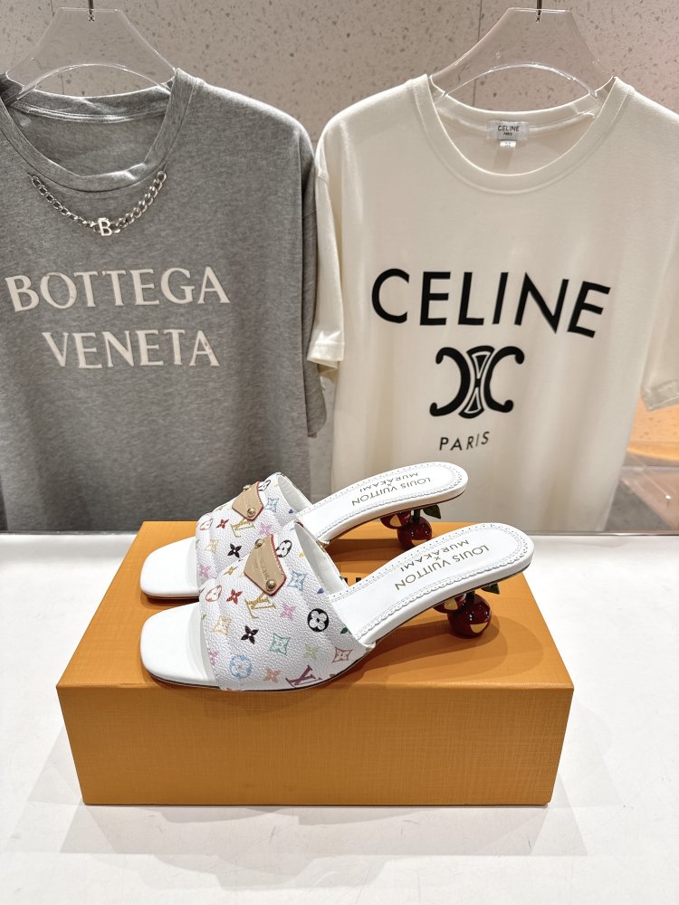 Босоножки фото 3