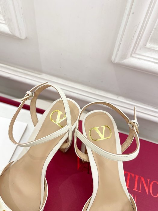 Босоножки фото 6