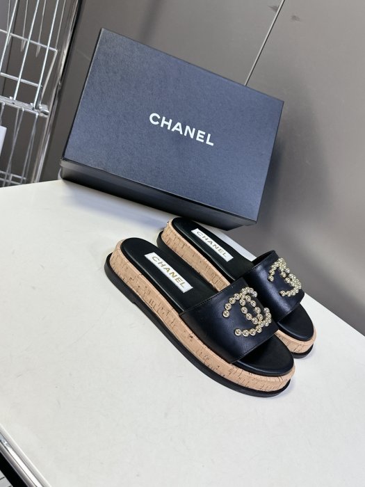 Шлепанцы женские фото 2