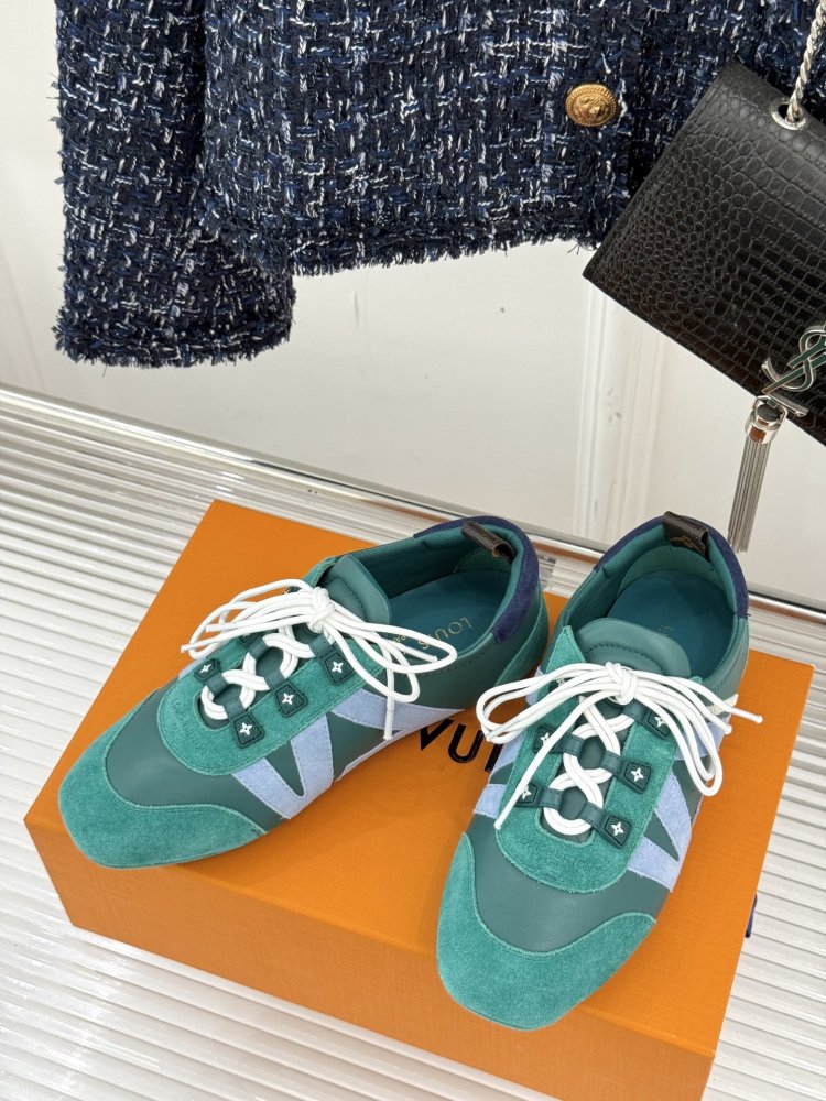 Кроссовки женские фото 2