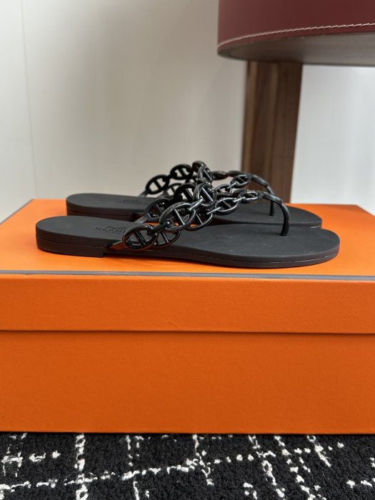 Шлепанцы женские фото 2