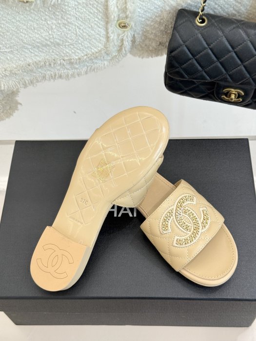 Шлепанцы женские фото 9