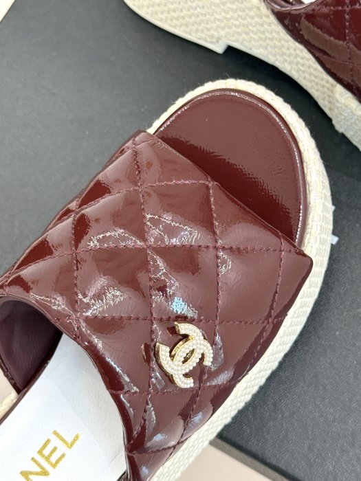 Шлепанцы женские фото 7