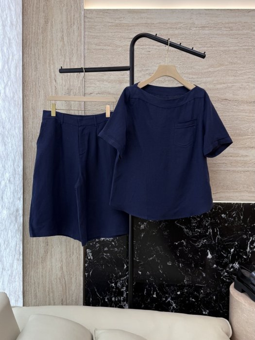 Костюм жіночий