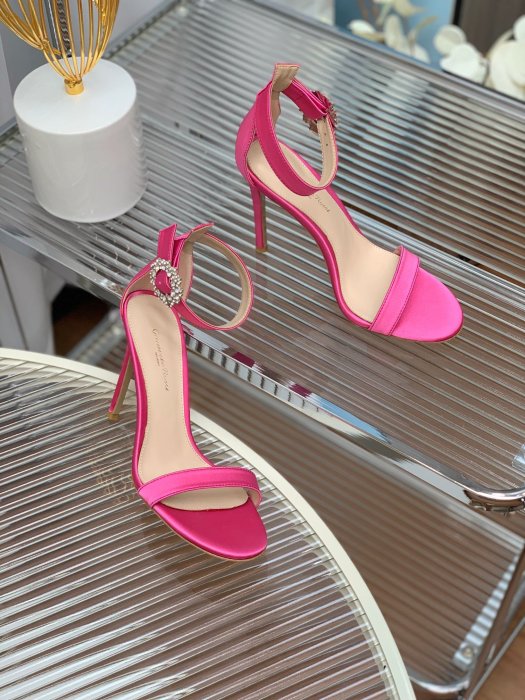 Босоножки фото 3