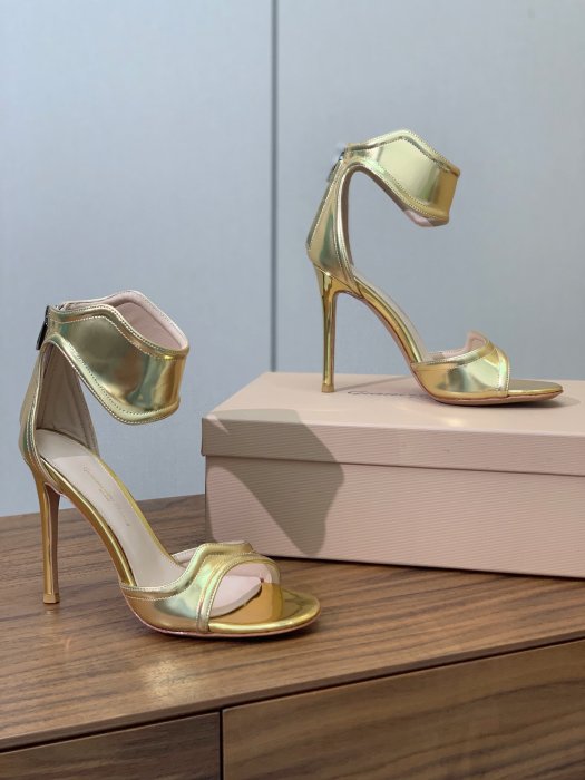 Босоножки фото 3