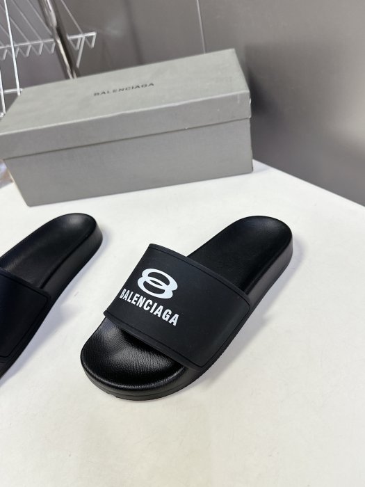 Шлепанцы фото 3