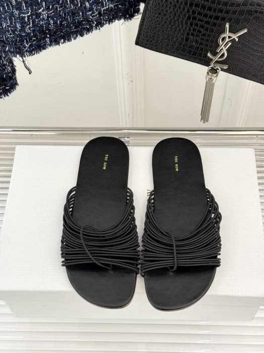 Шлепанцы женские фото 4