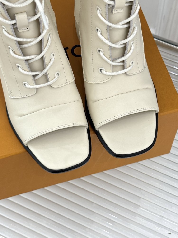 Ботинки женские фото 7