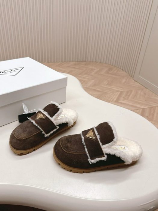 Slippers on fur women's