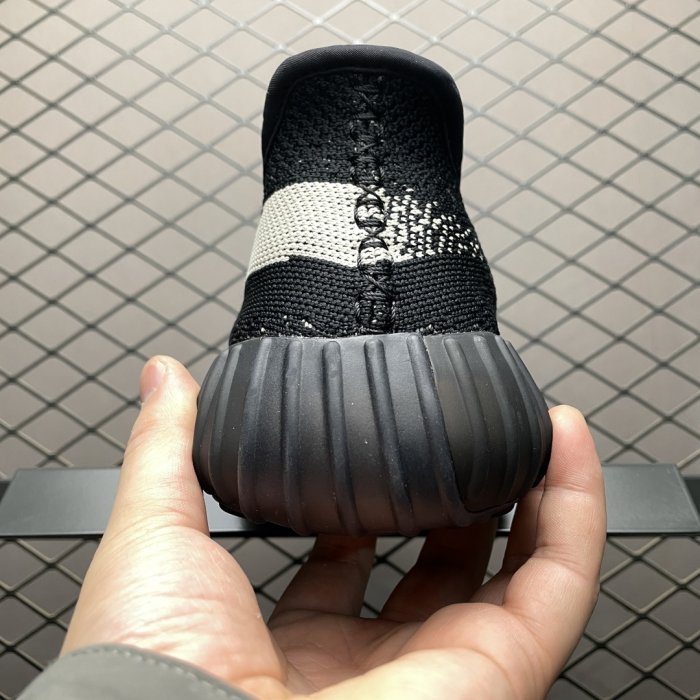 Кроссовки Yeezy Boost 350V2 фото 2