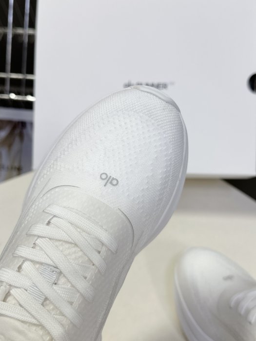 Кроссовки женские фото 7