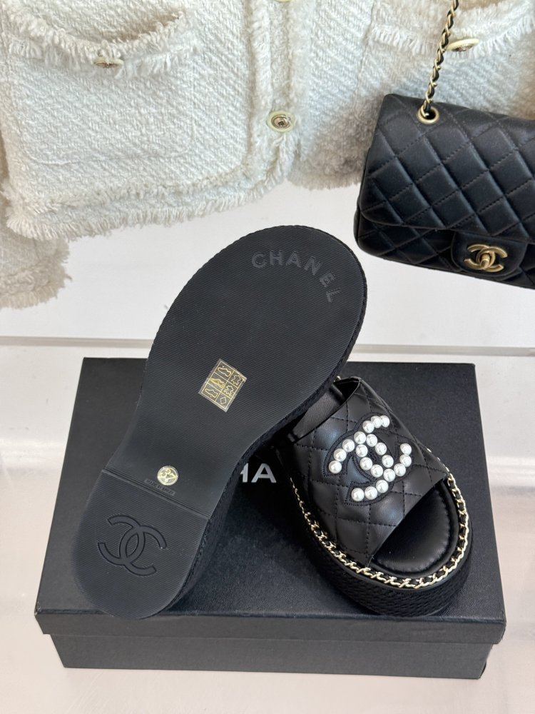 Шльопанці жіночі фото 9