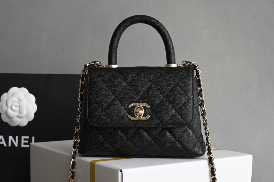 Сумка Chanel Coco Handle mini из зернистой кожи