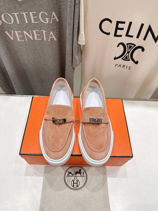 Лоферы женские