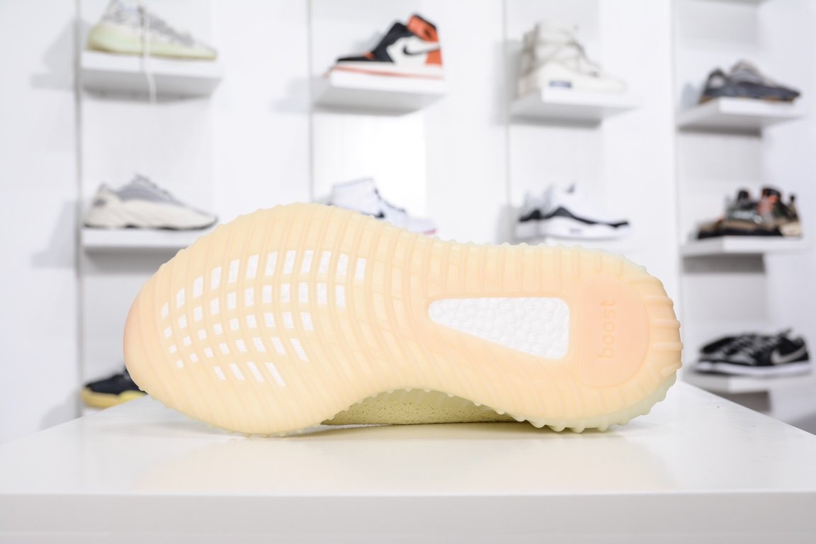 Sneakers Yeezy Boost 350 V2 Butter - F36980 фото 5