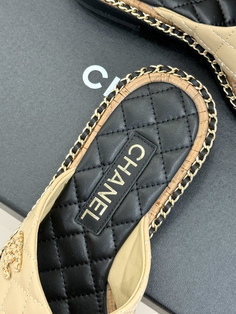 Шльопанці жіночі фото 8