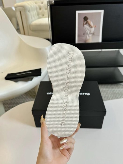 Босоножки фото 5