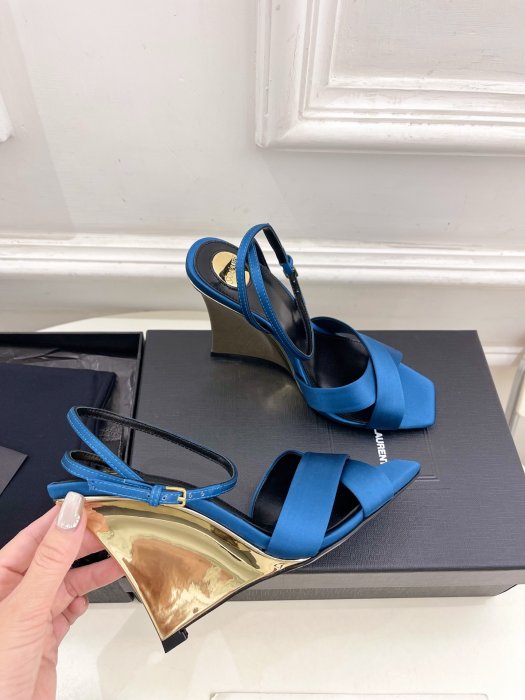 Босоножки фото 6