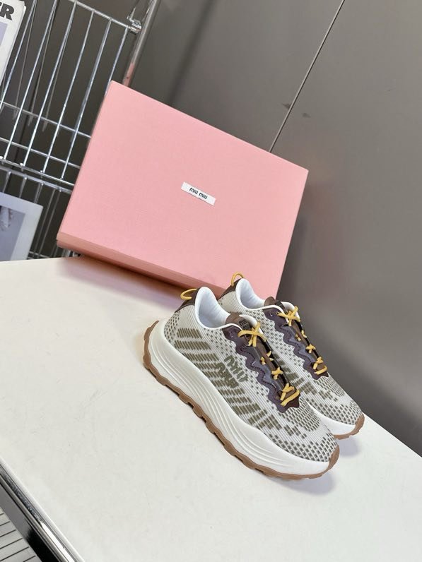 Кроссовки женские фото 6