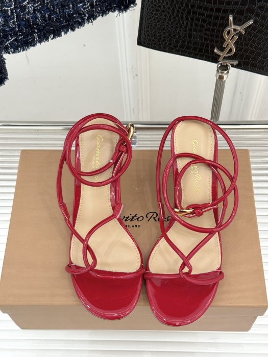 Босоніжки на шпильці фото 4