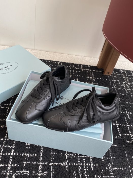 Кроссовки женские фото 3