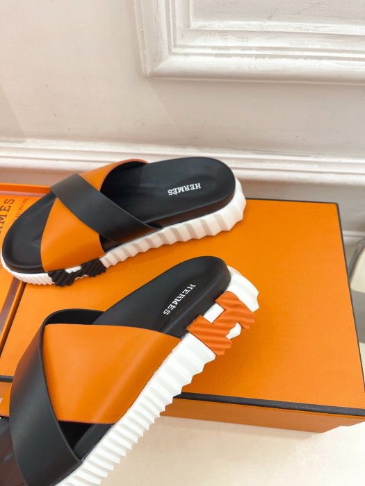 Шлепанцы женские фото 6