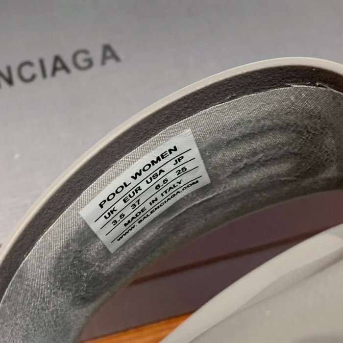 Шлепанцы фото 7