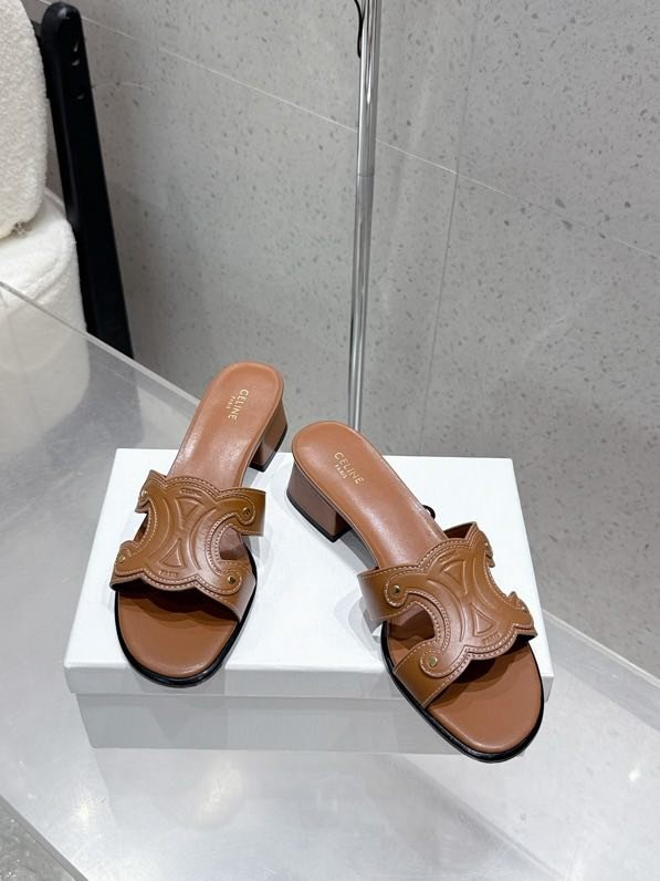 Шлепанцы женские фото 6