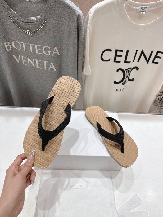 Шлепанцы женские фото 4