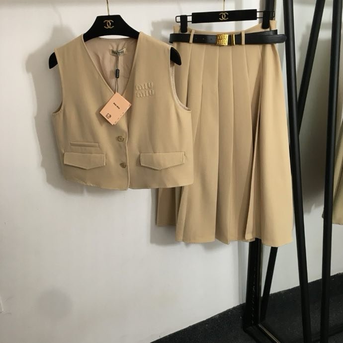 Костюм женский